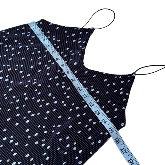 Papermoon Flared Tank Top Womens Size Medium Black Pleated New Stretch - Picture 4 of 12